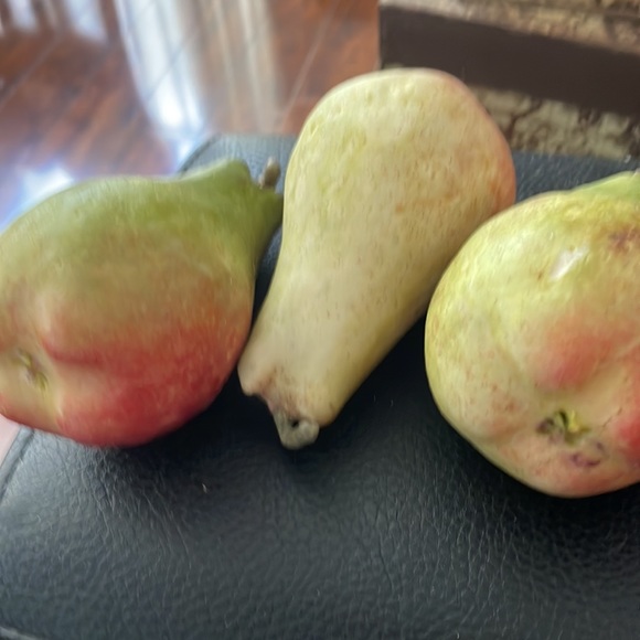 Decorative pears home accents - Picture 3 of 3